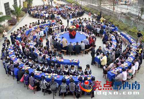 二月二走親節(jié) 苗族姑娘“灌酒”醉賓客